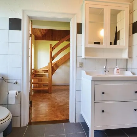 Holiday home Stunning In With Kitchen
